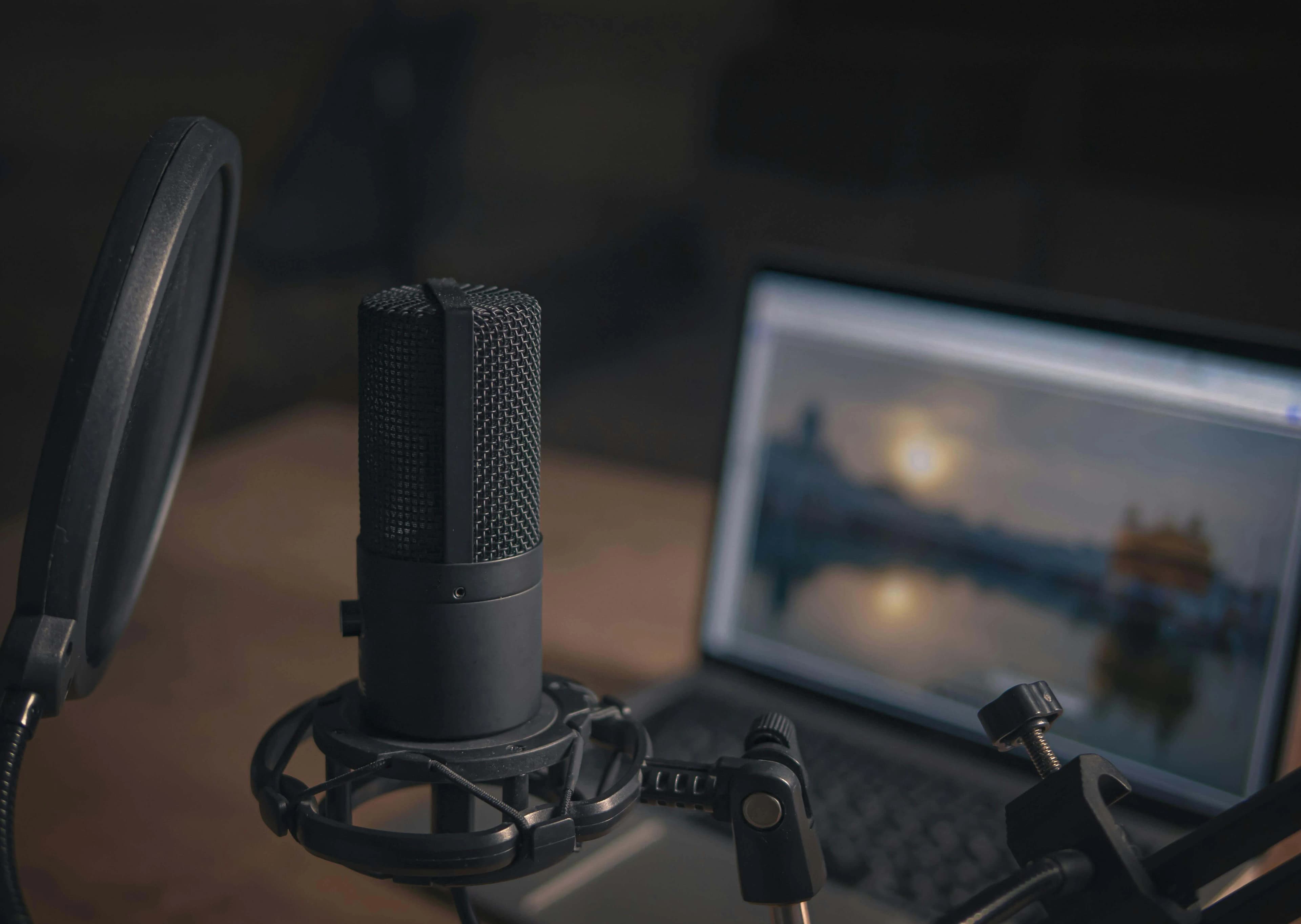 Podcast Cover Art at 3000×3000: Readable in Apple Podcasts
