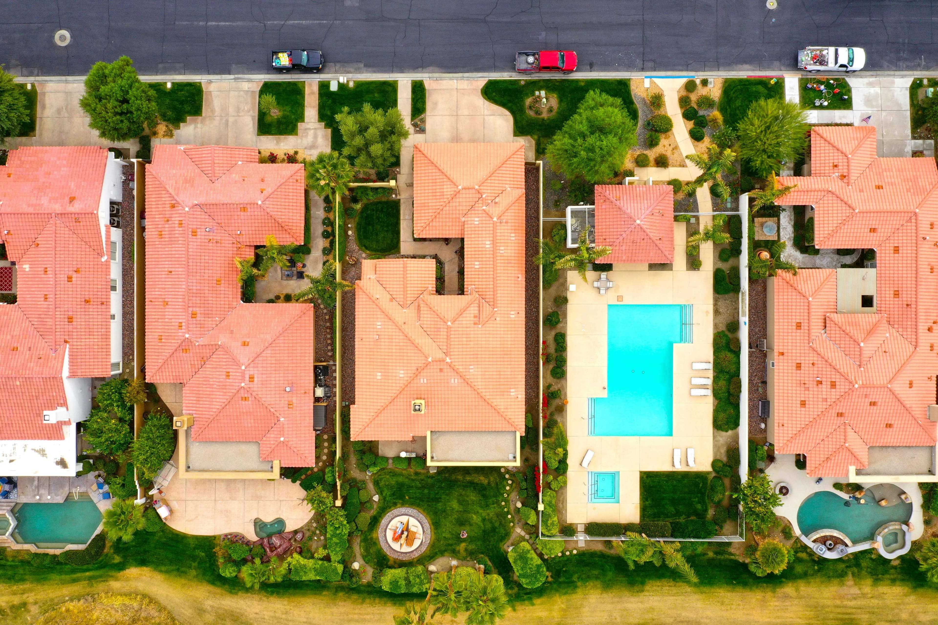 Real Estate Social Visuals: Listings That Stop the Scroll